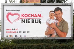 Polacy nie bronią katowanych dzieci