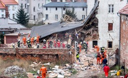 Świebodzice: 3 ofiary śmiertelne zawalenia kamienicy. Trwa akcja ratunkowa