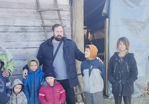 Dragan sa porodicom sa devetoro dece