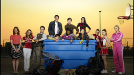 Megható módon tisztelegtek az egy éve tragikusan elhunyt Naya Rivera emléke előtt a Glee sztárjai – videó