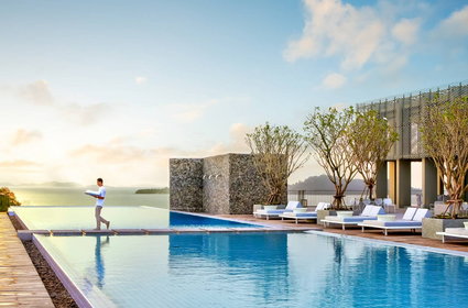 Odkryj luksus i przygodę na słonecznej wyspie Phuket. Hotele 200 m od plaży