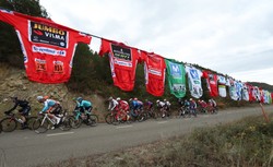 Izagirre wygrał 6 etap. Vuelta a Espana, Carapaz liderem