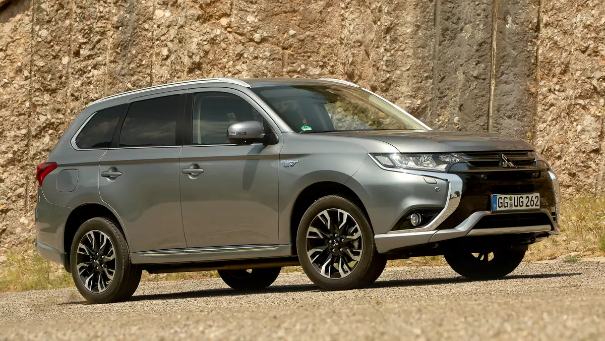 Mitsubishi Outlander PHEV2015