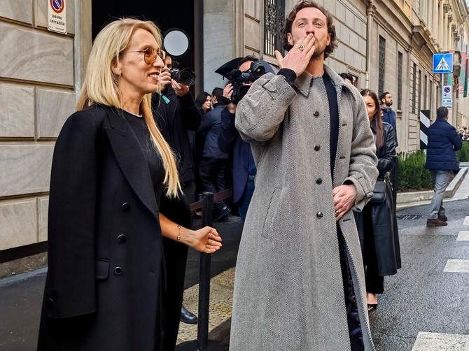 Novi Džejms Bond imao je 18 kad je odlepio za 42-godišnjom plavušom i od tad su nerazdvojni