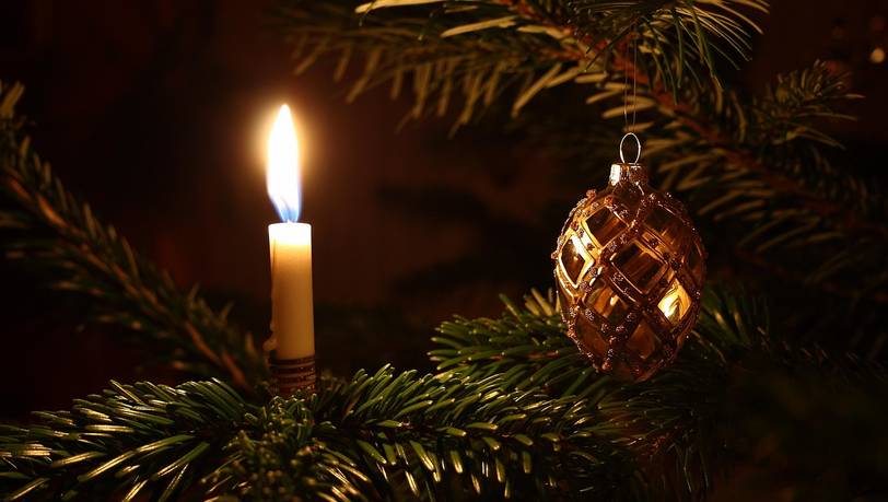 Die besten Christbaumkerzen im Überblick – klassisch, elektrisch oder LED