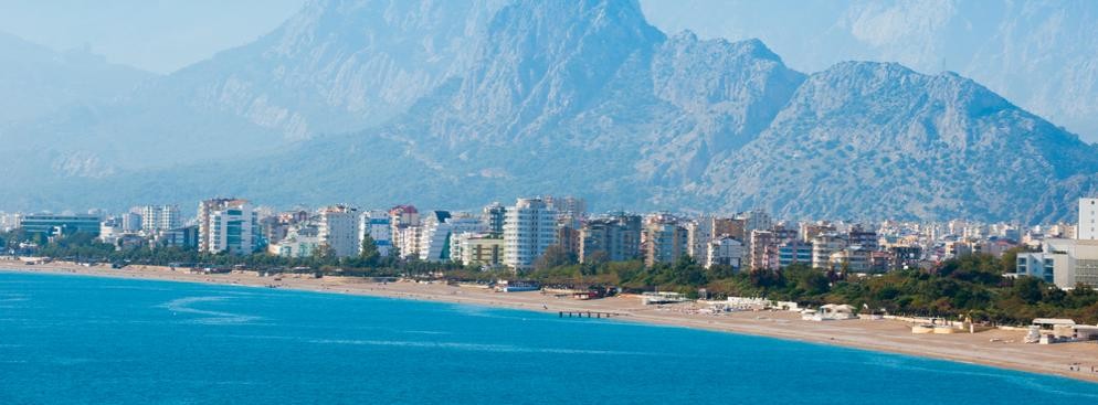 1. Antalya położona w Turcji jest najchętniej wybieraną przez Polaków miejscowością turystyczną na nadchodzące wakacje. Średnia cena pobytu w tym tureckim kurorcie wynosi 2493 złote.