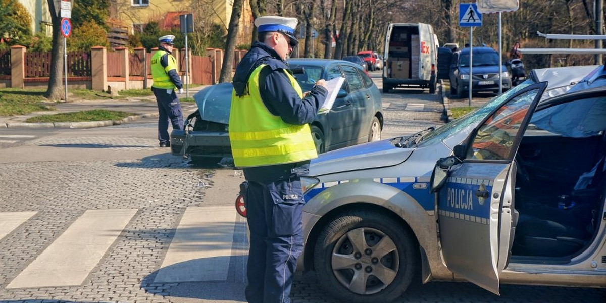 Ford staranował radiowóz w Gliwicach