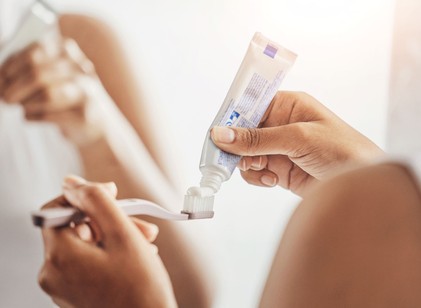 Soha ne tegye ezt a dolgot fogmosás során – az orvos szerint ezt a legtöbben elrontják című cikk nyitóképe