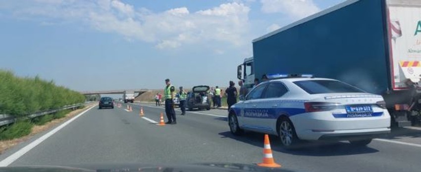 Saobraćajna nesreća na autoputu: Poginuo policajac