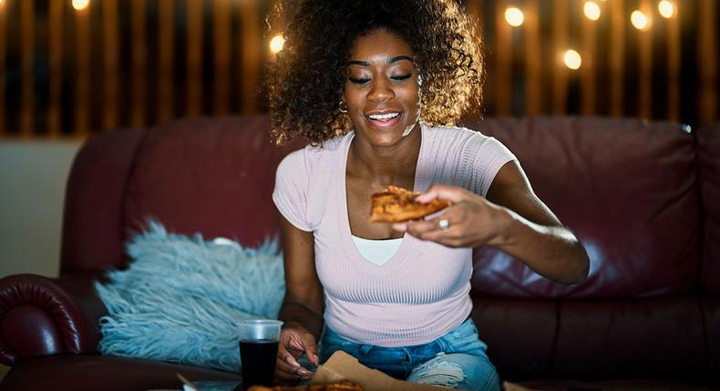 6 conseils pour réduire l'impact des repas nocturnes sur votre corps/Xeonline.net