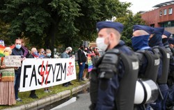 "Życie białych ma znaczenie” kontra "Precz z faszyzmem". Nacjonaliści maszerowali w Gdańsku