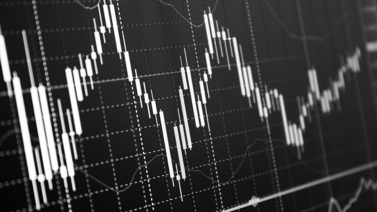 Założenia do projektu przyszłorocznego budżetu wskazują, że w 2015 r. resort finansów planuje raczej luźną politykę fiskalną - oceniają ekonomiści. Ich zdaniem w obliczu spowolnienia gospodarczego takie stanowisko MF można jednak zrozumieć.