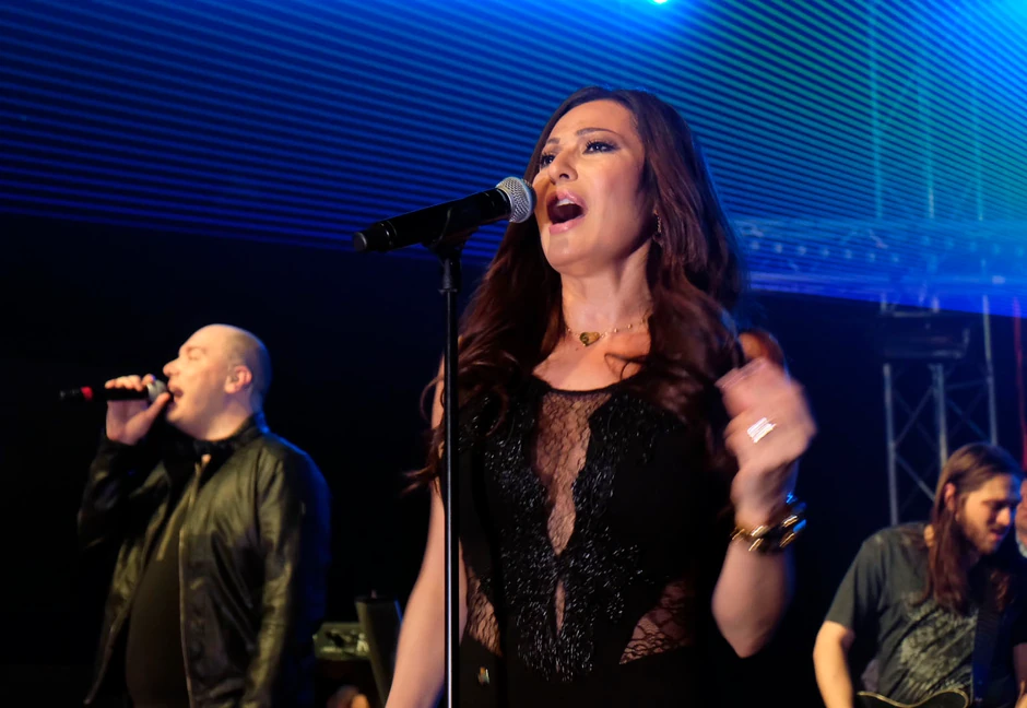 Ceca je nastup započela pesmom "Maskarada"