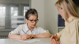 Concierte una cita en la clínica.  Las mujeres tienen derecho a estas pruebas de forma gratuita