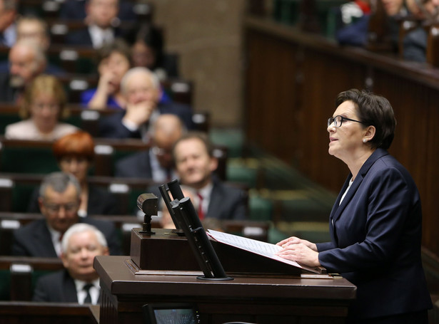 Uszczypliwe przemówienie ustępującej premier. "Żenujące i agresywne" [WIDEO]