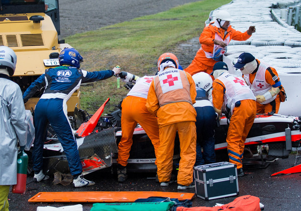 Jules Bianchi w stanie krytycznym. Kierowca jest operowany