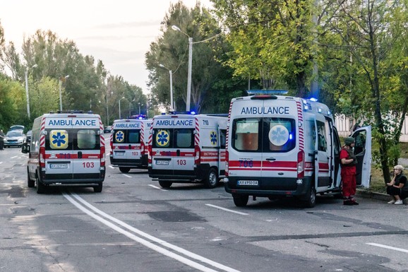 DEVOJKU UDARIO AUTO NA PEŠAČKOM! Užas u Zemunu: Hitno prevez