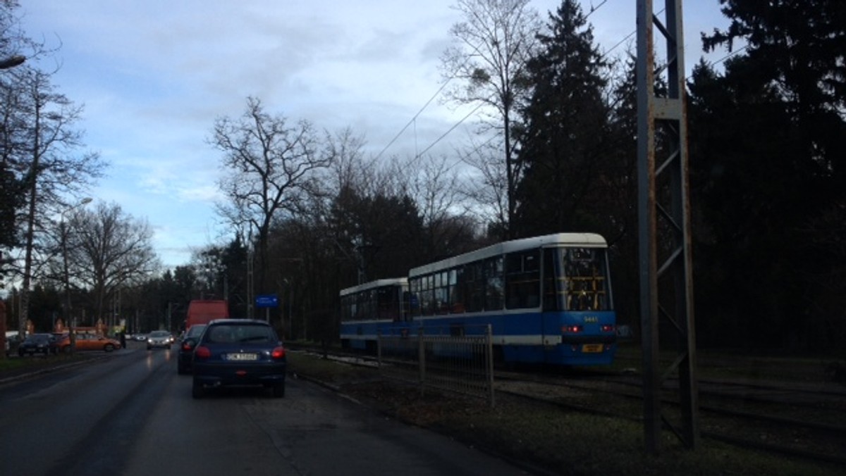 Trzy firmy chciały zmodernizować ul. Nowowiejską we Wrocławiu. Wykonawcę właśnie wybrano. Z kolei tylko jedna firma zgłosiła się do przetargu na remont torowiska przy ul. Grabiszyńskiej i nie wiadomo co będzie dalej, bo z powodu zbyt wysokiej ceny oferta została odrzucona.