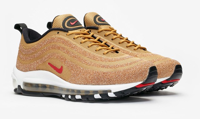 Megőrülsz a Nike új Swarovski kristályokkal telehintett cipőjétől