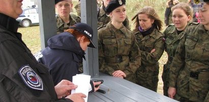 Licealiści z bronią na strzelnicy? Szkolili ich policjanci