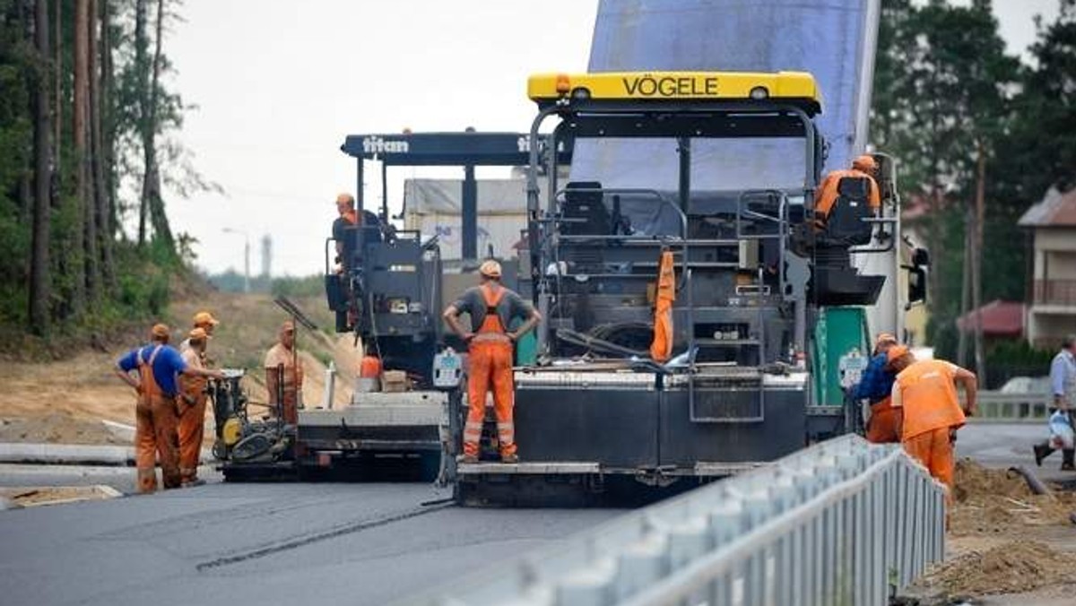 Firma z Poznania przygotowuje projekt przebudowy trasy z Białegostoku do Supraśla. Na razie nie wiadomo, czy powstanie też nowa ścieżka rowerowa. Na gruntowną modernizację tej już istniejącej też trzeba poczekać.