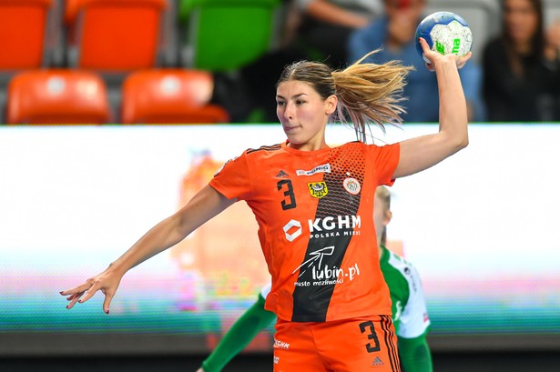 Zawodniczka Zagłębia Lubin Kinga Jakubowska podczas meczu z LC Bruehl Handball