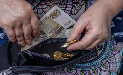 Dodatkowe 350 zł z ZUS dostępne dla każdego seniora. Co trzeba zrobić, aby otrzymać to świadczenie