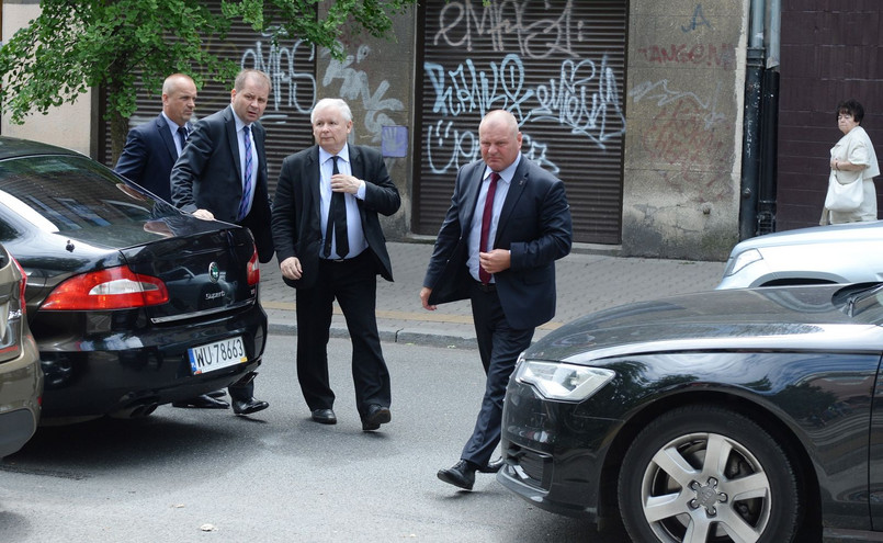 Prezes PiS Jarosław Kaczyński w drodze na spotkanie w Prokuraturze Krajowej w Warszawie