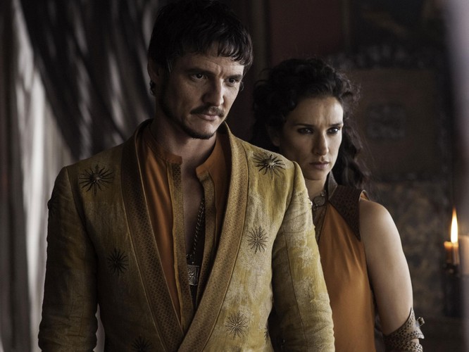 Pedro Pascal jako Oberyn Martell i Indira Varma jako Ellaria Sand