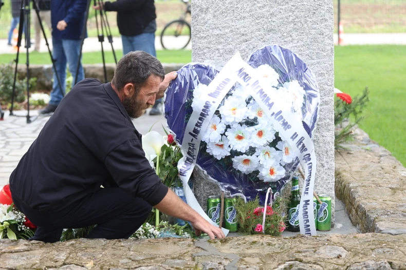 Potresne scene kod spomenika 