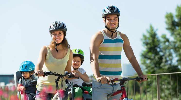 Tavasszal, sík terepen a legkisebbeknek sem megerőltető a tekerés /Fotó: Shutterstock