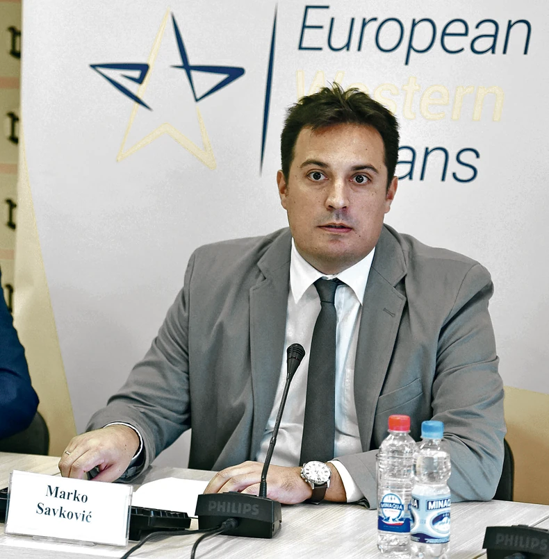 Povlačenje priznanja nezavisnosti Kosova je nastavak pritiska Beograda na Prištinu dok se opet ne sedne za pregovarački sto, rekao je Marko Savković iz Beogradskog fonda za političku izuzetnost