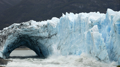 Argentyński lodowiec runął. Nagranie robi wrażenie