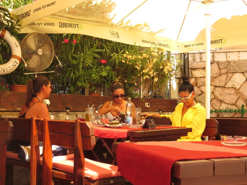 Afrika na ručku sa prijateljicama