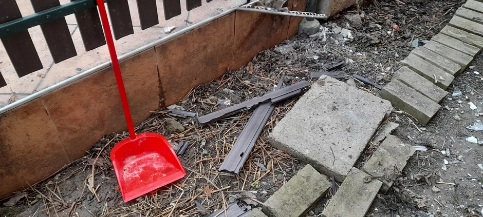 Oštećeni prozori na kući