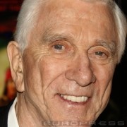 27021_leslie-nielsen-180-d0002160Ec85daff15f54