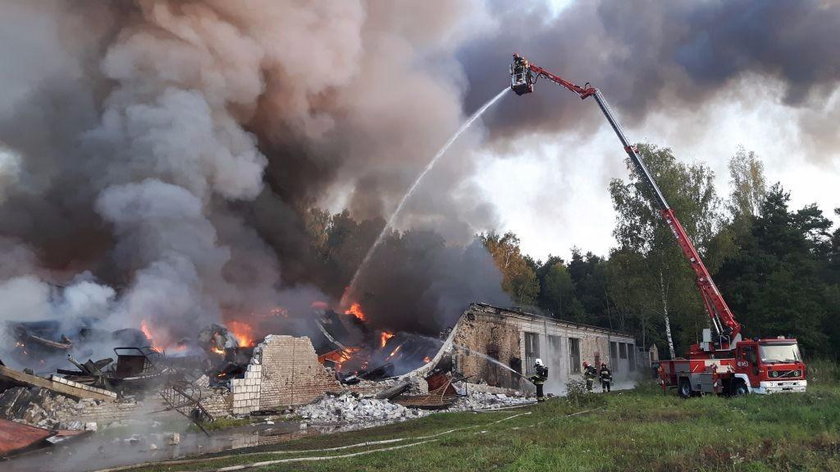 Gigantyczny pożar w Wąchocku! Na miejscu ponad stu strażaków