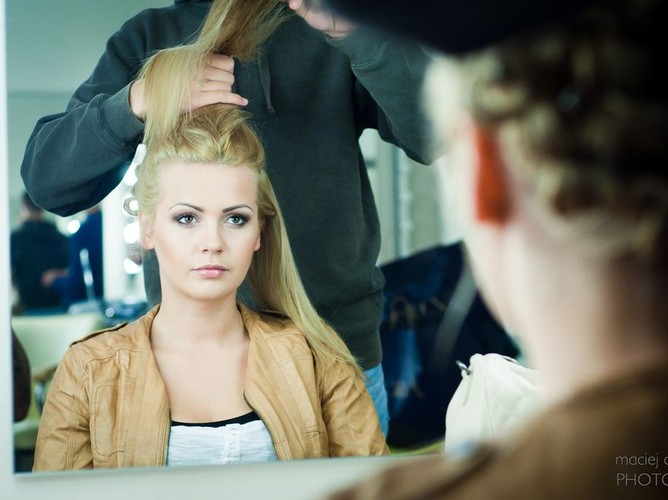 Anna Maria Sobolewska i Angelika Jakubowska w bieliźnie marki TESSORO – kulisy sesji, fot. M. Dworzański.