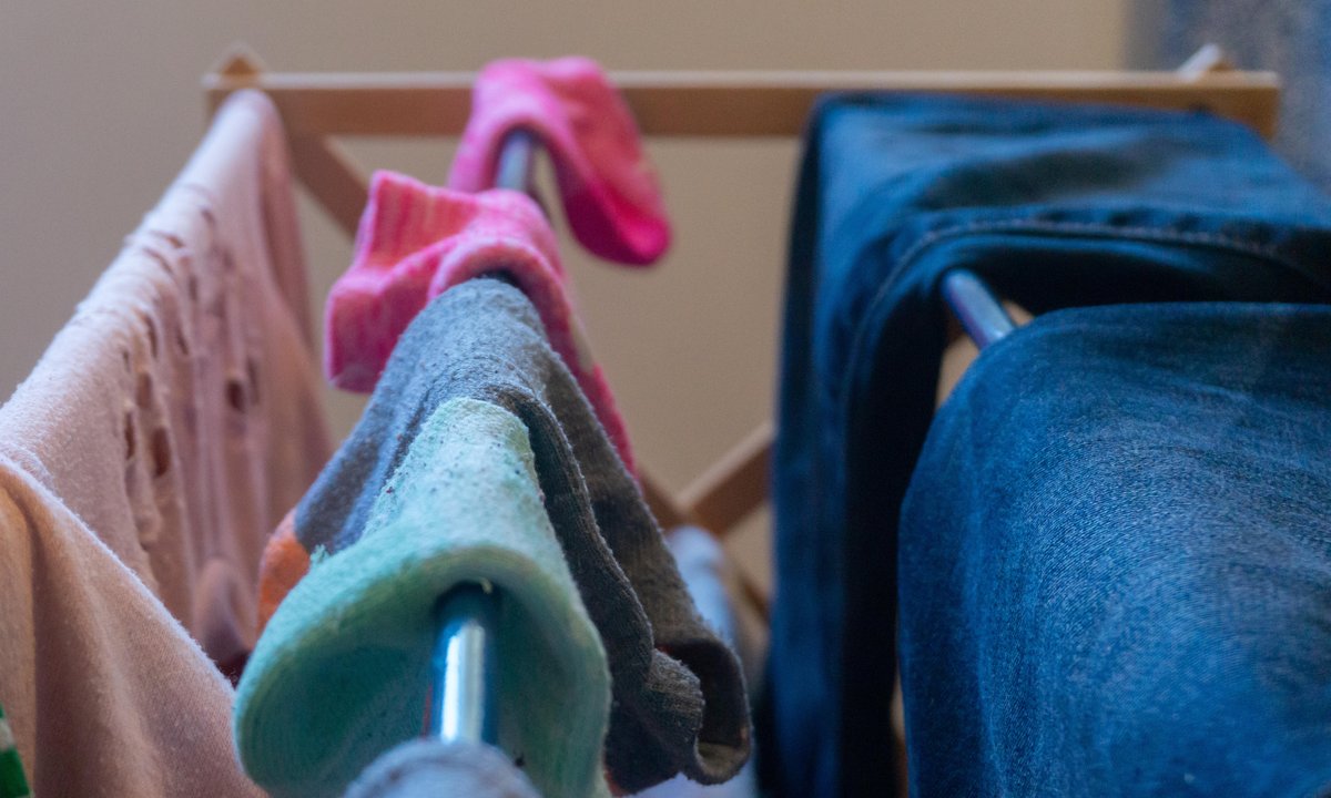 Jak suszyć pranie w deszczowe dni? Chorwacka gospodyni zdradza nietypowy sposób