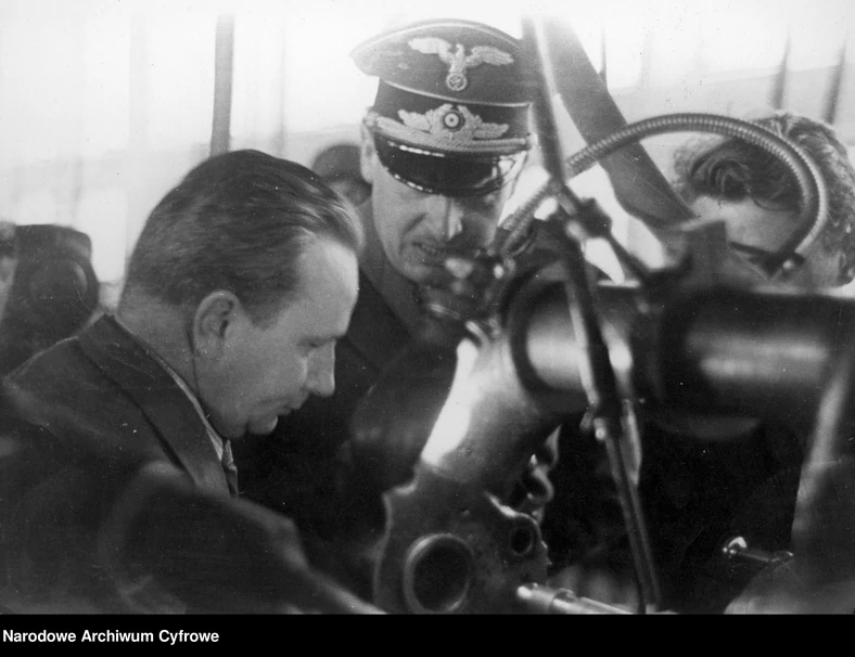 Hans Frank wizytujący fabrykę broni w Radomiu - 1942 r. 