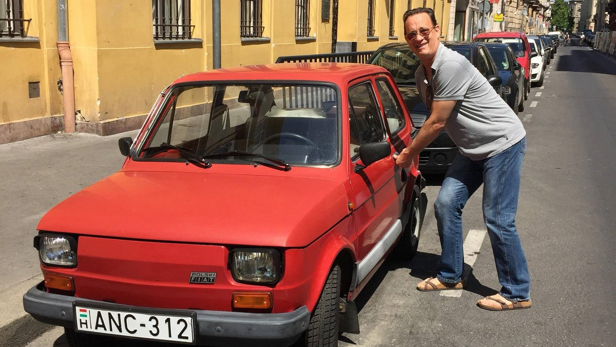 Tom Hanks jakiś czas temu wzbudził zainteresowanie Polaków publikacją zdjęcia z Fiatem 126p, czyli słynnym maluchem. Teraz wierni fani aktora z Polski chcą sprawić mu niespodziankę i kupić legendarne auto. Uda im się?