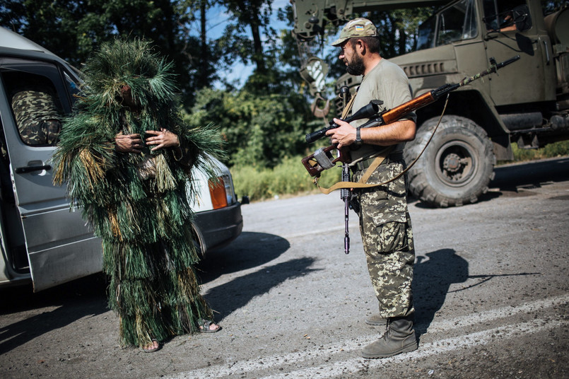 Ukraiński patrol. Fot. EPA/ROMAN PILIPEY