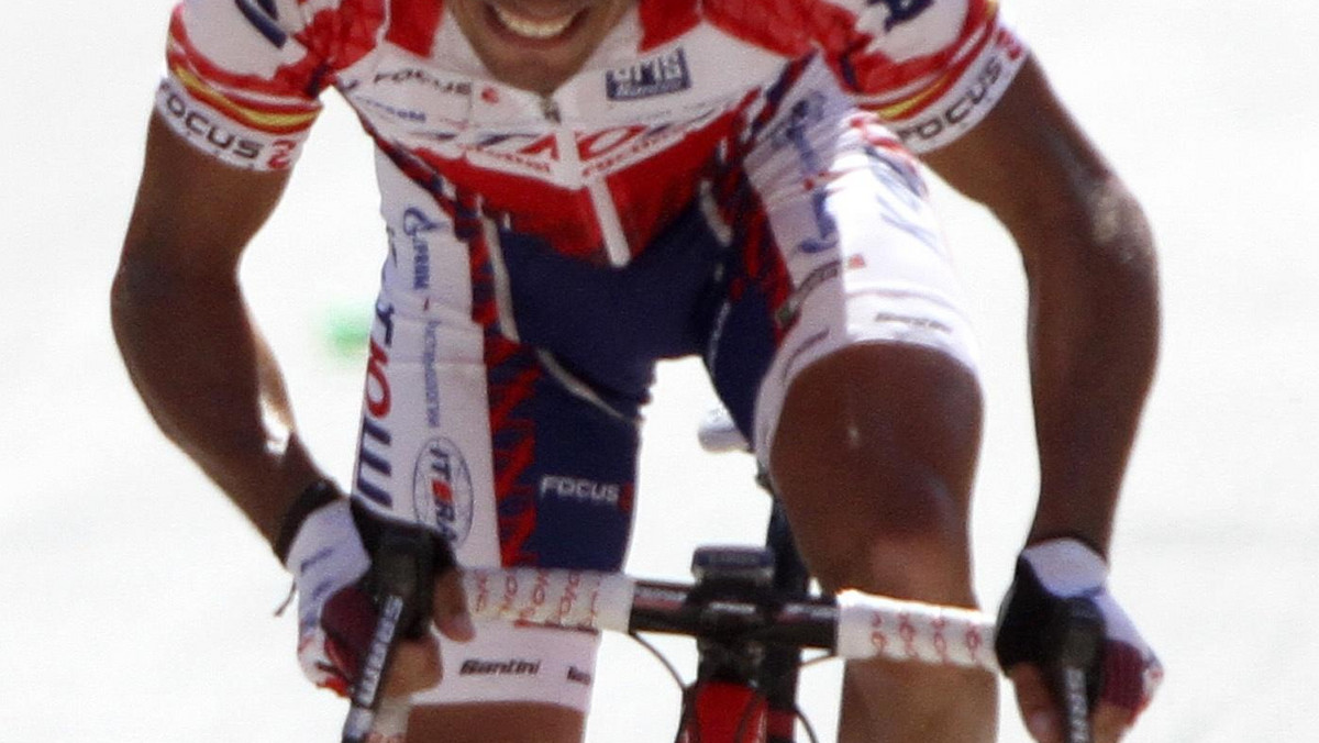 Ósmy etap Vuelta a Espana z Talavera de la Reina do San Lorenzo de El Escorial  wygrał kolarz rosyjskiej grupy Katiusza, Hiszpan Joaquin Rodriguez, który wyprzedził na mecie Michele Scarponiego z Lampre-ISD, oraz Holendra Baukę Mollemę (Rabobank). Rodriguez zdobył dzięki wygranej koszulkę lidera, wyprzedził Francuza Sylvaina Chavanela, który miał nieudany etap.