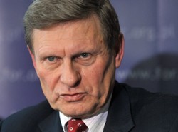 Balcerowicz wbrew prognozom rządu. Straszy nawet katastrofą