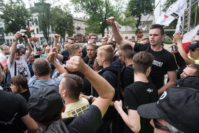 Narodowcy zaatakowali KOD podczas manifestacji