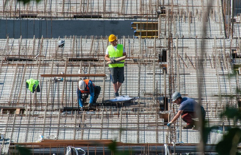 Luka płacowa w Polsce. W budownictwie kobiety zarabiają więcej od mężczyzn, bo pełnią głównie role kierownicze, a rzadko wykonują proste prace fizyczne