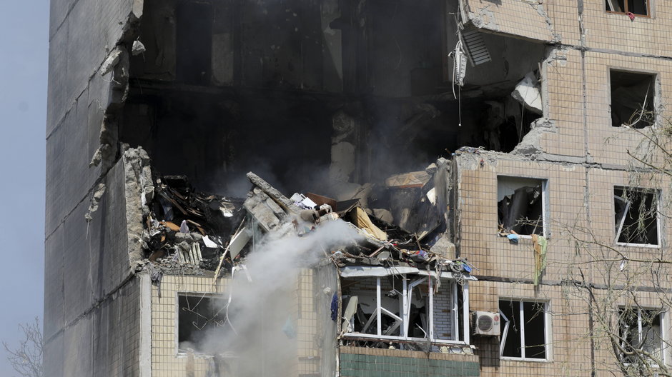 Zniszczenia po ubiegłorocznym ostrzale Krzywego Rogu, w którym zginęły cztery osoby