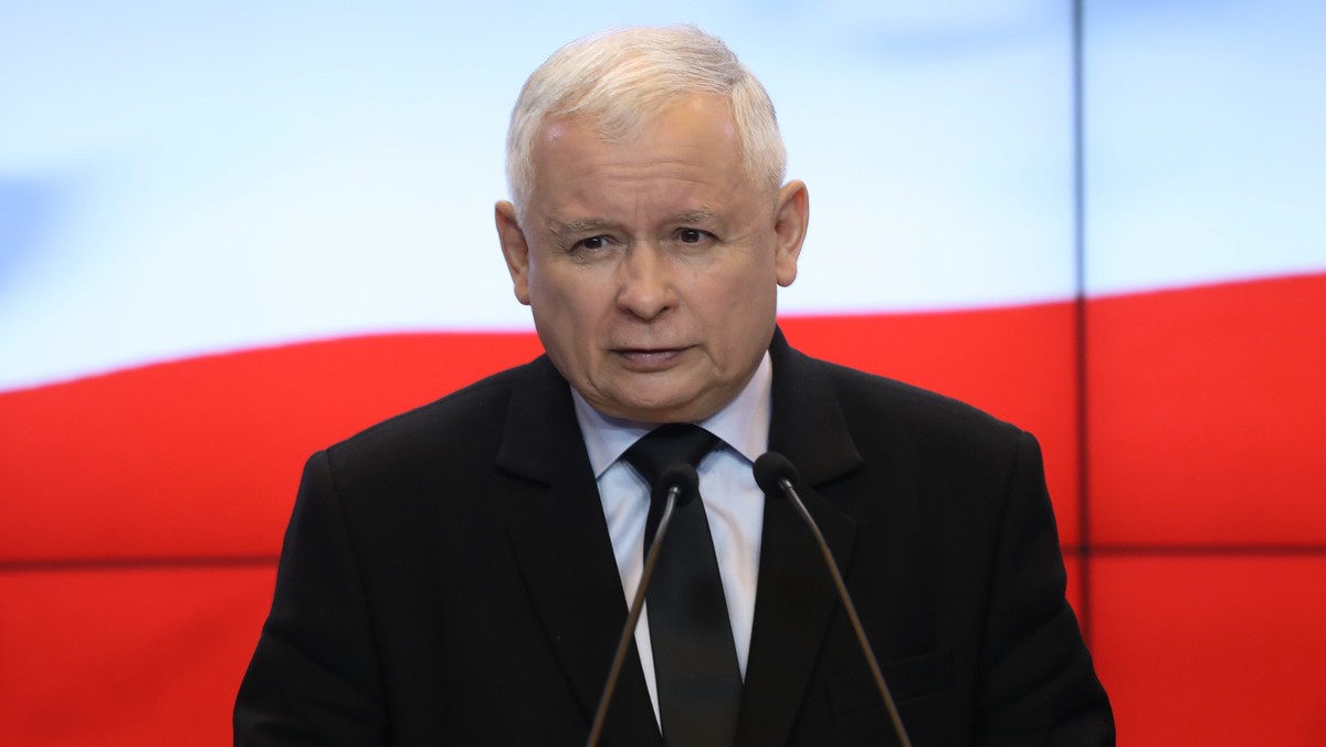 Przynajmniej trzy osoby mogłyby zostać moimi następcami - mówi Jarosław Kaczyński w rozmowie z Interią. Przyznaje też, że rok temu myślał o podaniu się do dymisji ze stanowiska prezesa Prawa i Sprawiedliwości, ale plany te pokrzyżowała epidemia koronawirusa.