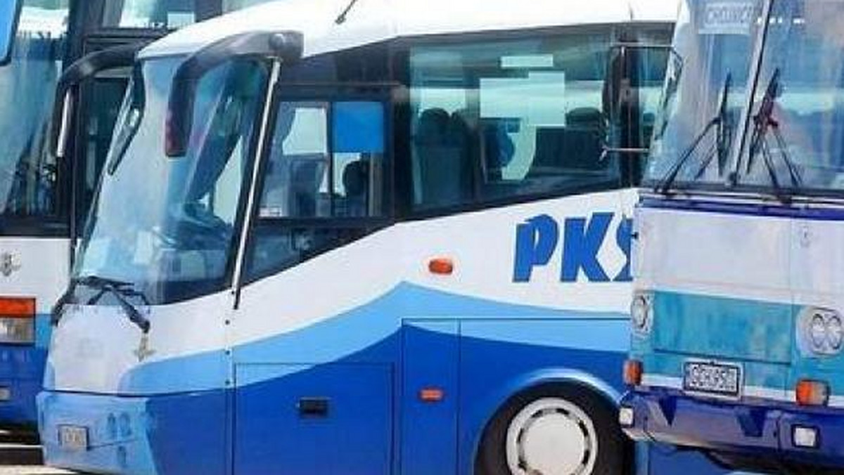 - Olsztyński PKS, który od dwóch miesięcy prowadzi regularną linię autobusową do rosyjskiego Kaliningradu, chce zmian sprawiających, by pasażerowie mogli być w Rosji ok. 2 godz. dłużej, a autobus zatrzymywał się też w centrum miasta - poinformował prezes firmy Jacek Semczuk.