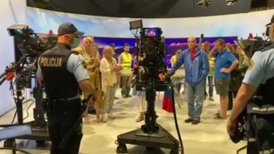 Upad antivaksera u studio TV Slovenije